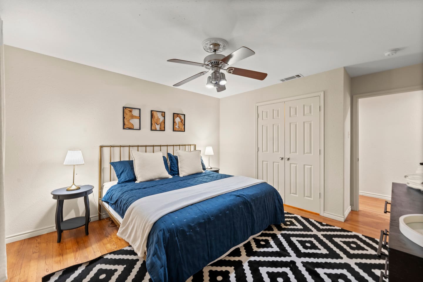 Equipped with room-darkening shades and a large closet with a luggage rack, you can immediately settle into this cozy bedroom with a king bed!