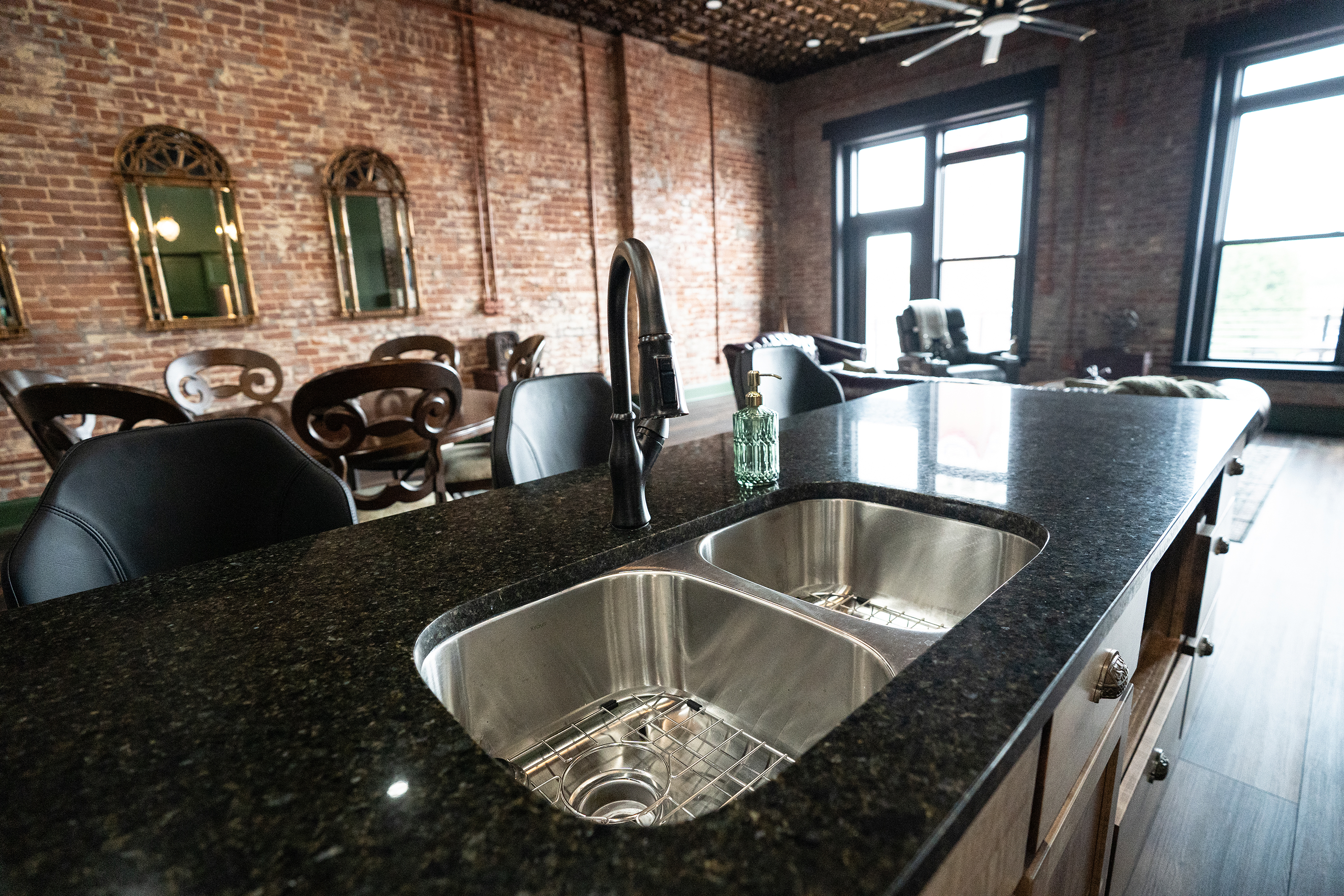 Bar sink in the breakfast bar