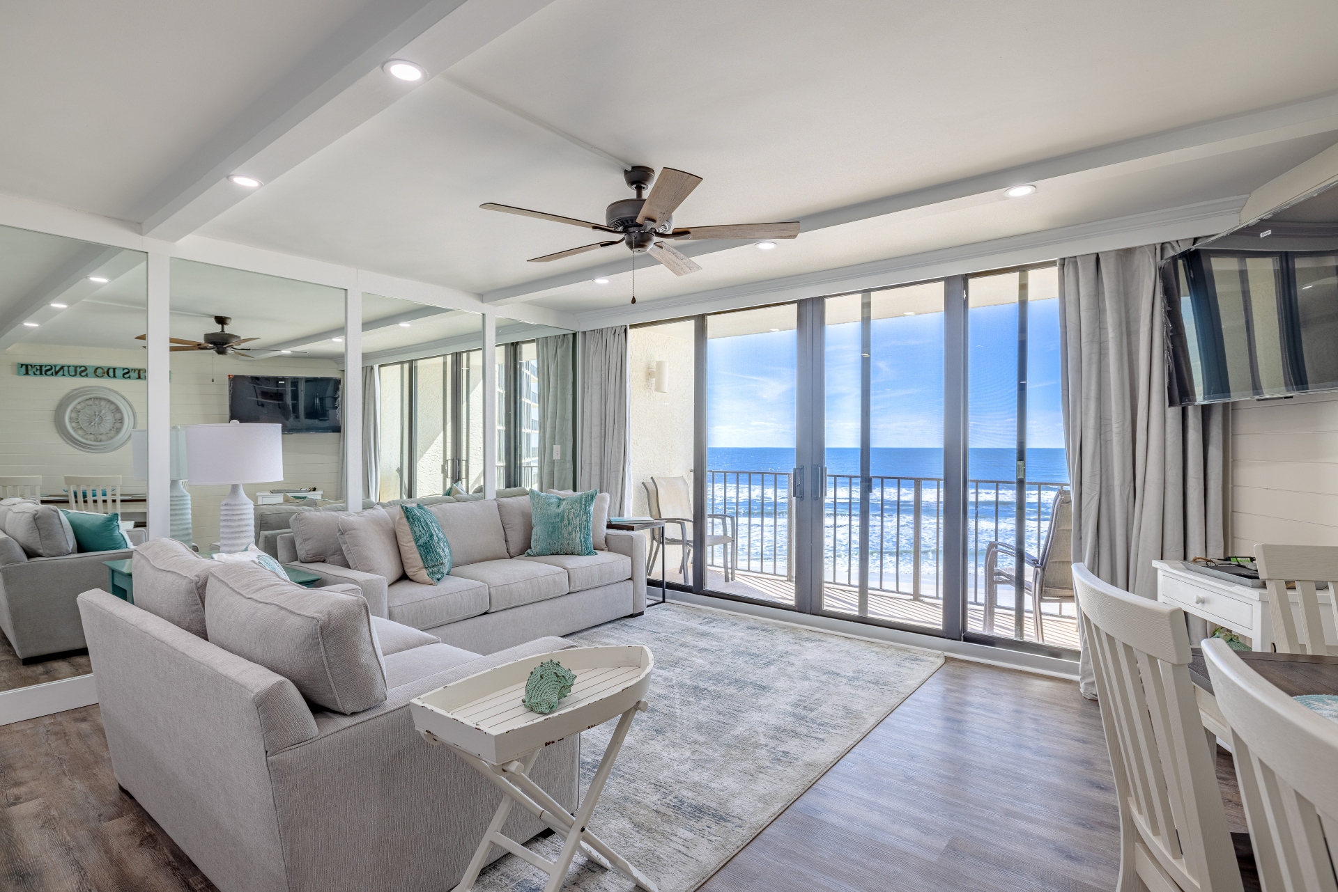 Living area with amazing view