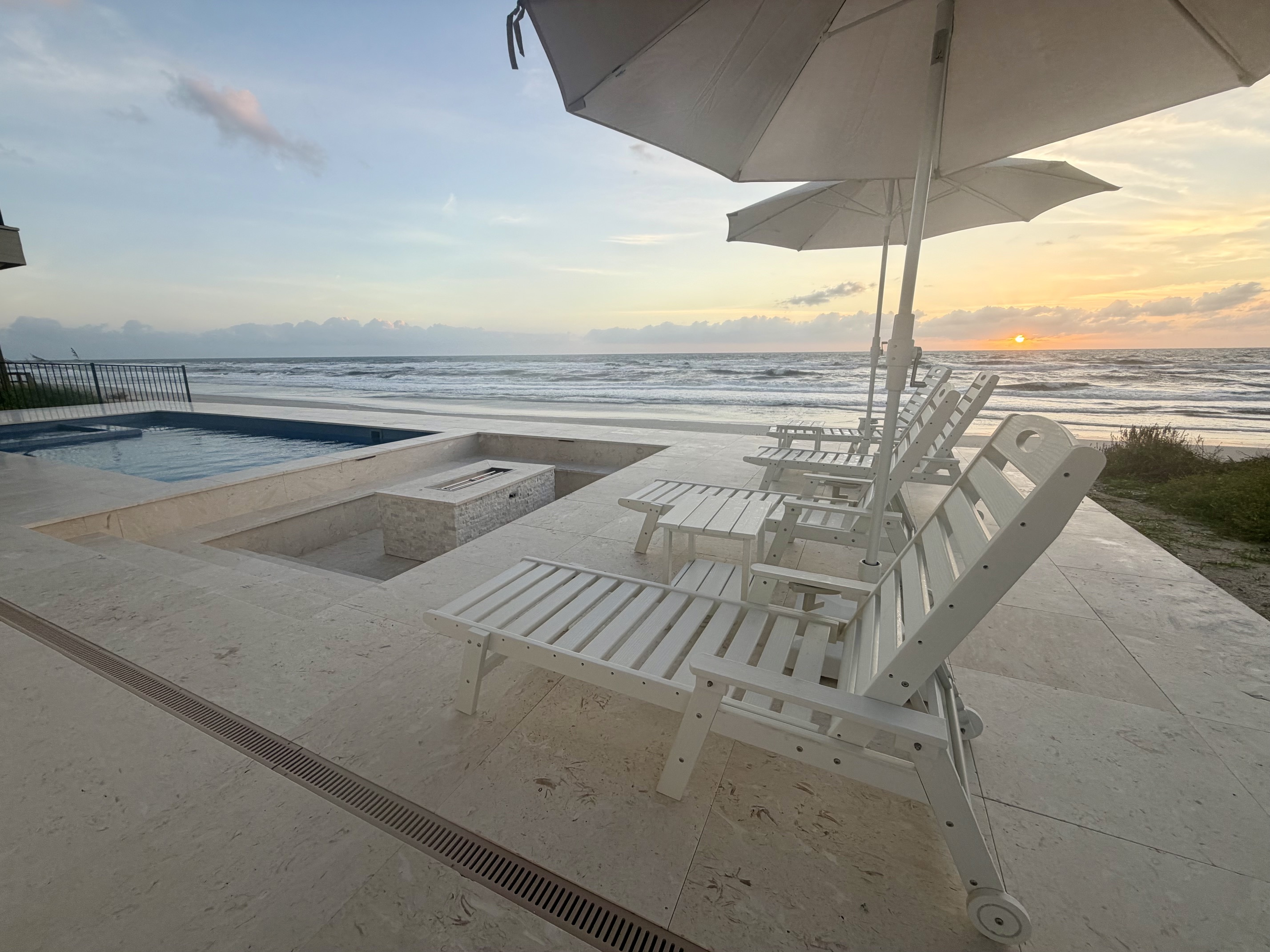 Oceanfront mornings, sunset swims, and evenings around the fire. 🌊

At La Playa Grande, you can step straight from the house to the beach, relax in the heated pool, then wind down by the sunken fire pit with the Atlantic as your backdrop.

This is the kin