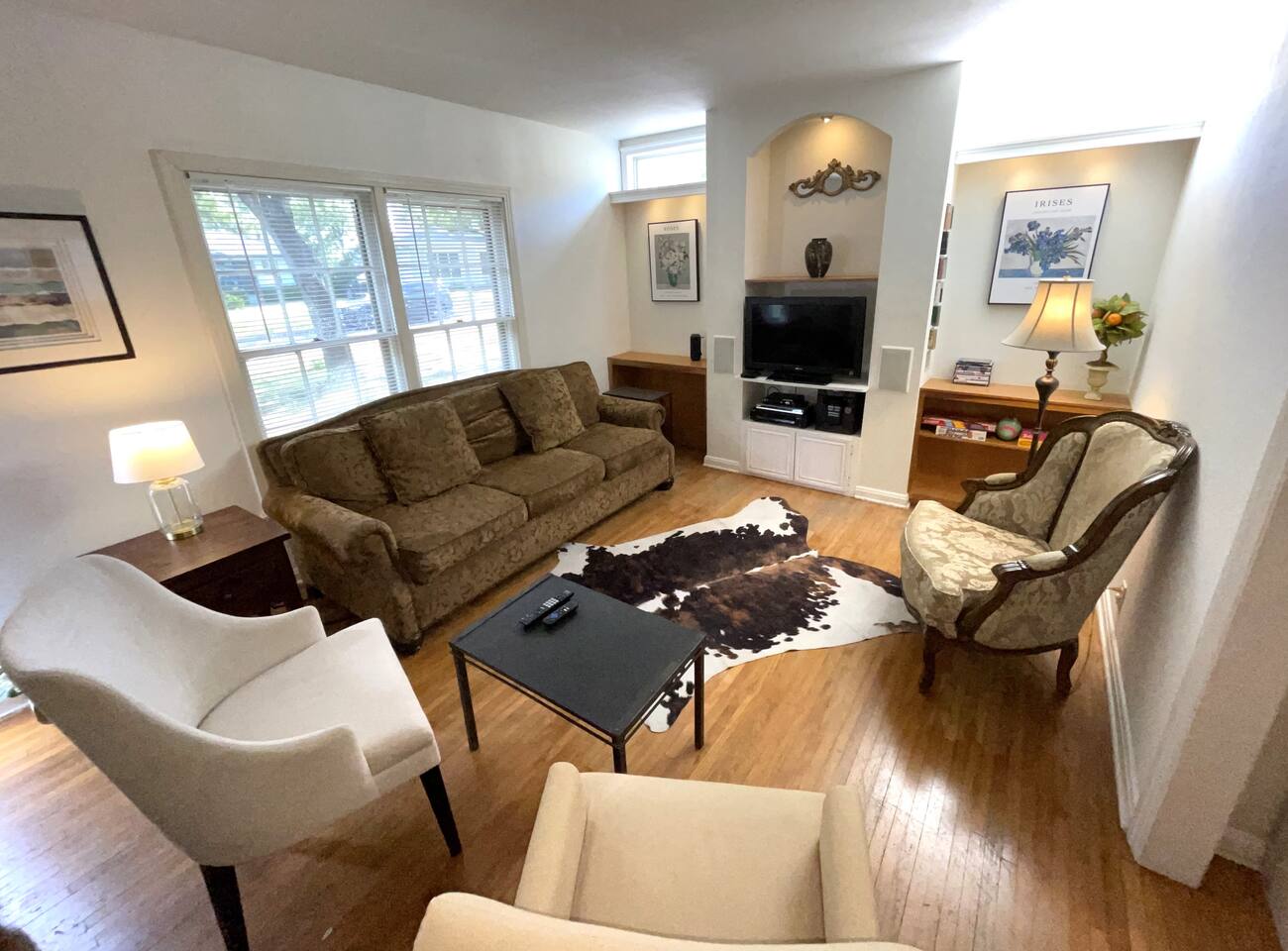 The stylish living room features wood floors, built-in bookshelves and lighting. entertainmet options include LED TV with Roku for streaming, stereo receiver, CD Player, DVD Player.   The sofa is a queen sleeper with gel memory foam mattress.