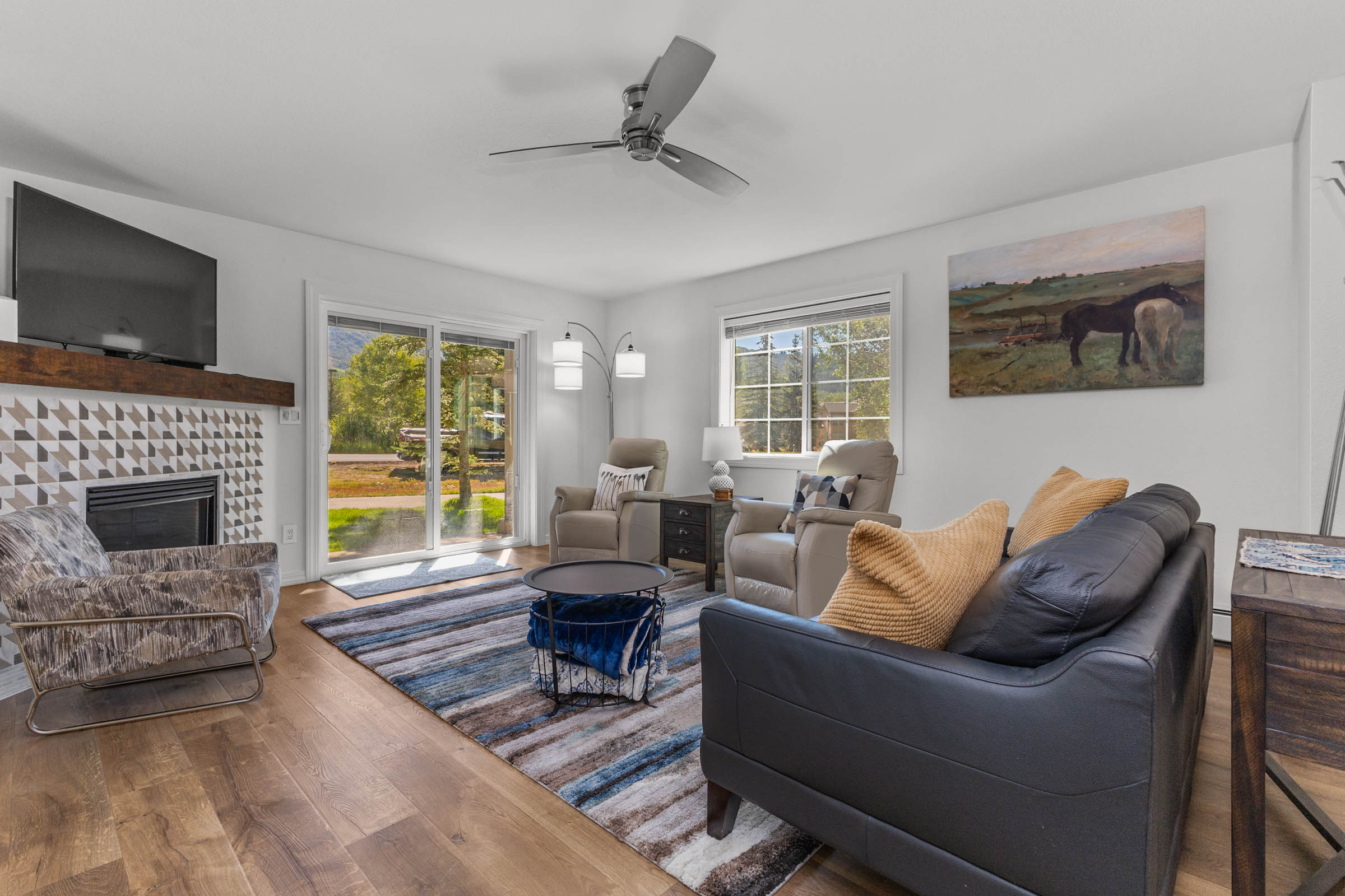 Living Room | Fireplace