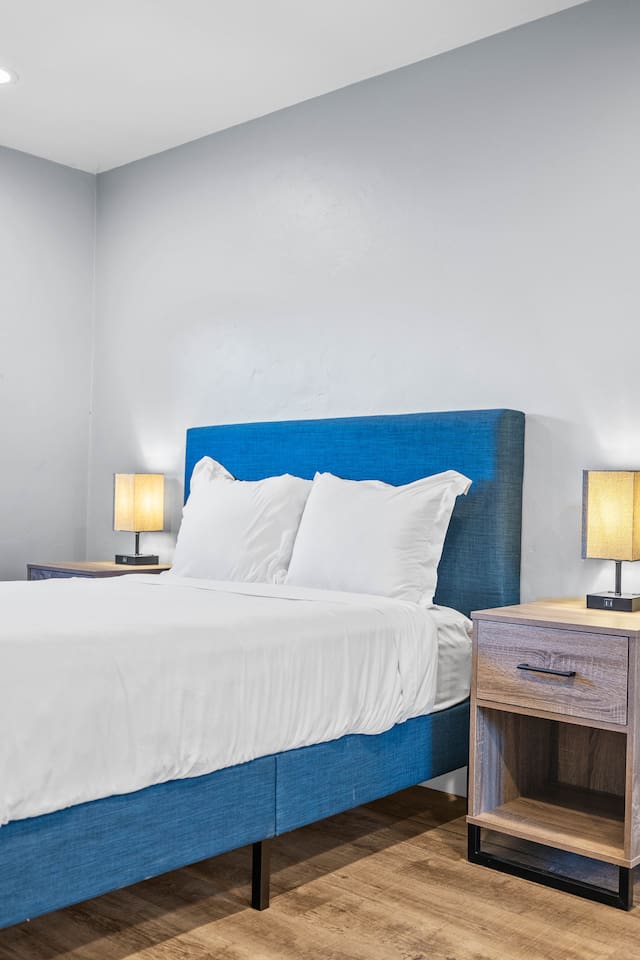 Retreat to this stylish bedroom featuring a comfortable bed and elegant lamp. Designed for ultimate relaxation, this cozy space offers the perfect blend of charm and comfort for a restful stay!