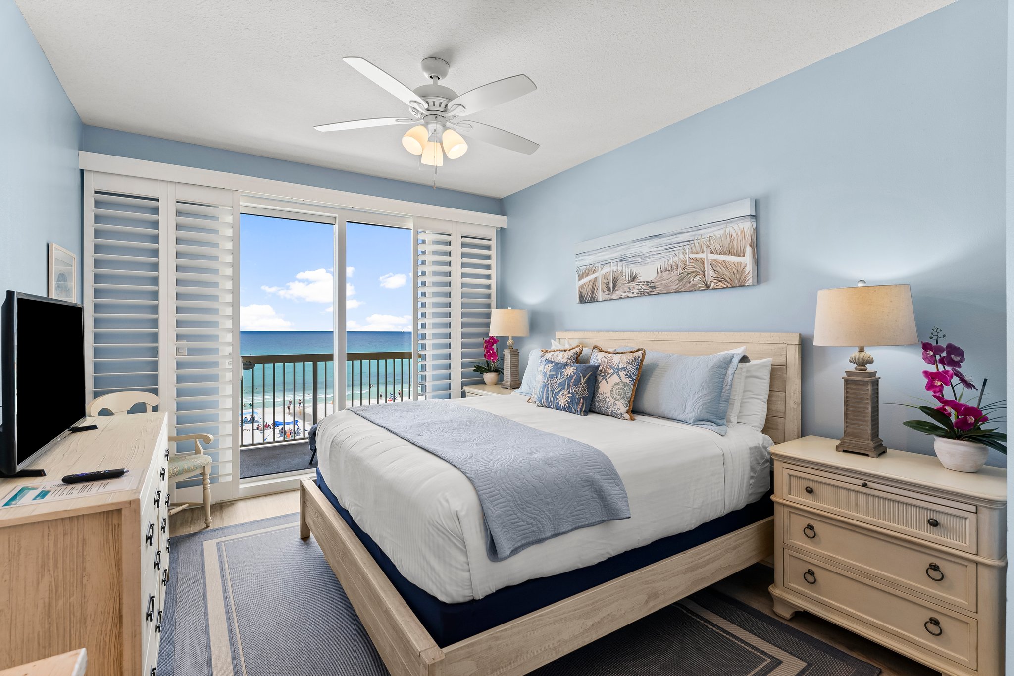 Kingsize Primary Bedroom with balcony