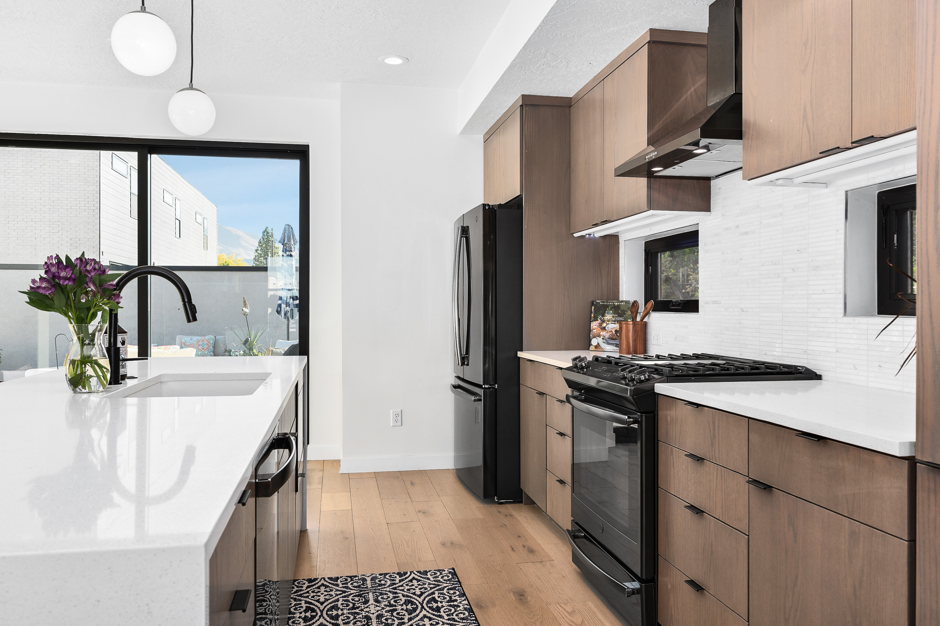 Modern, Clean & Natural at Oasis on 5th 4