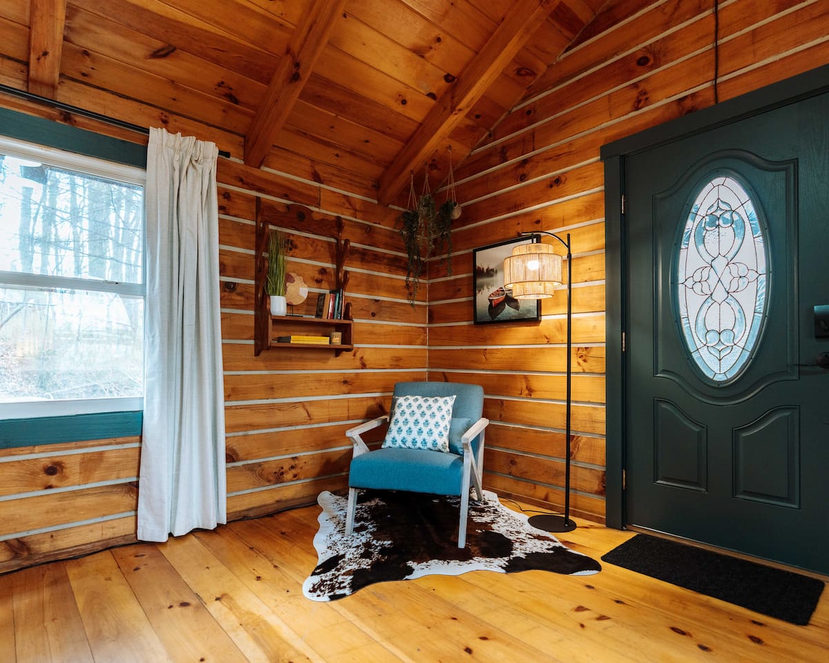 Lose track of time in a quiet corner designed for slow coffee and a good book