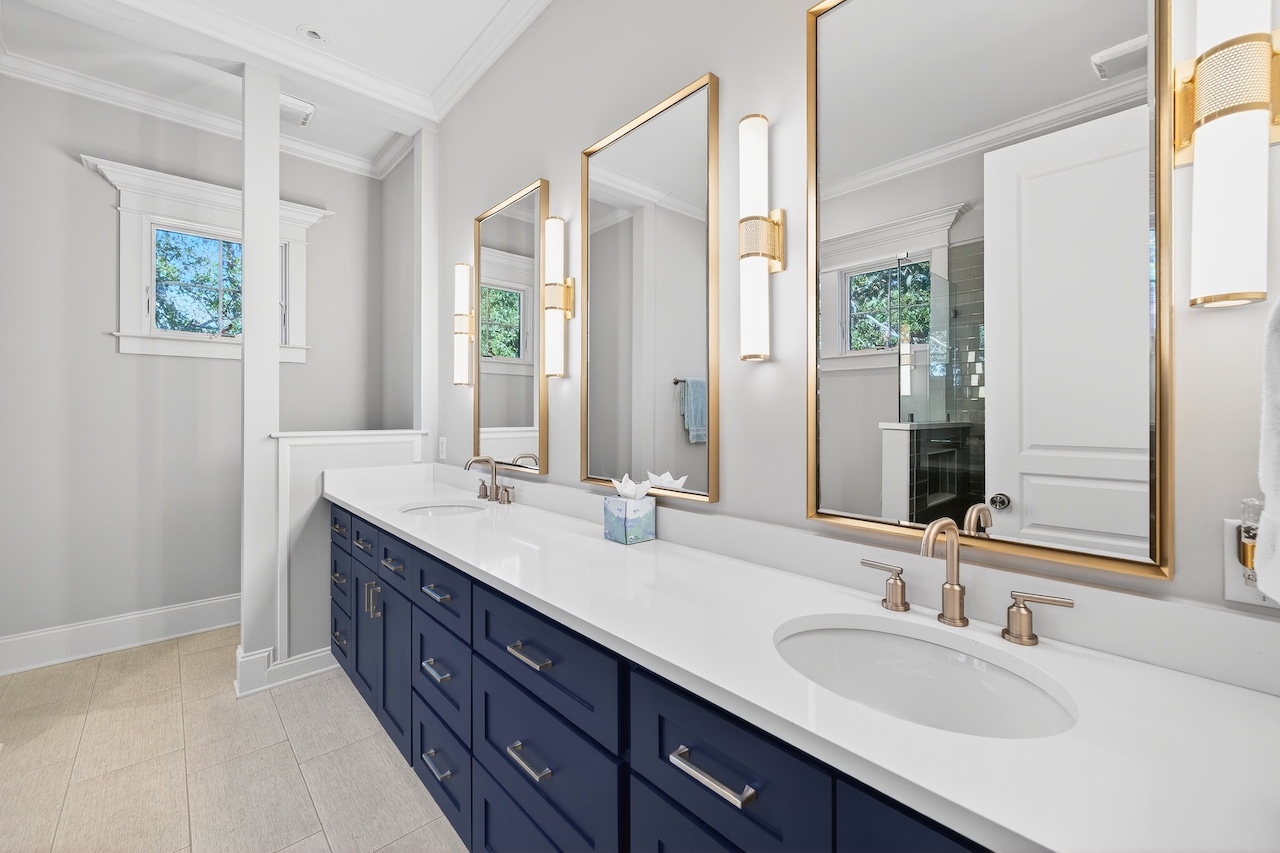 Primary King Suite Full Bathroom