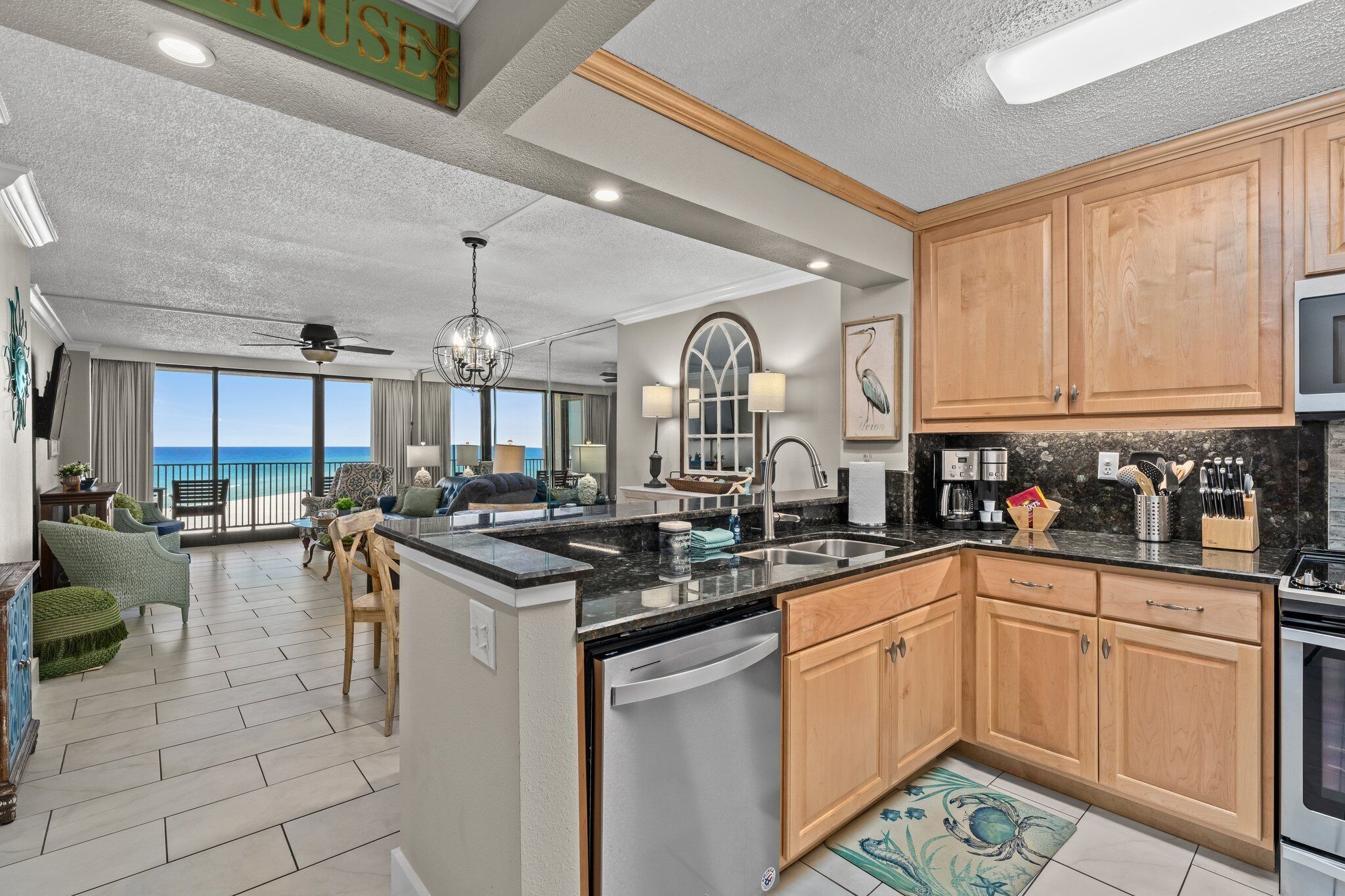 Full kitchen