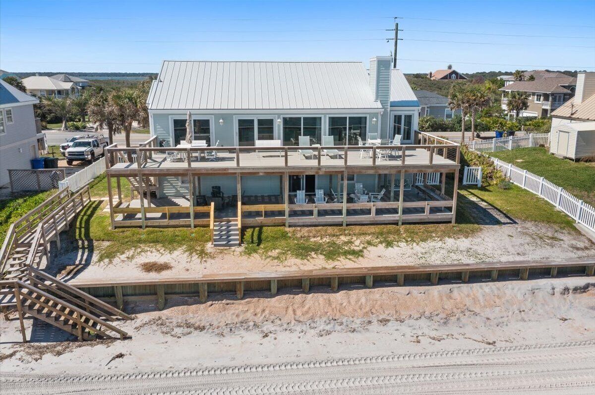 The upper and lower decks cover the full span of the house