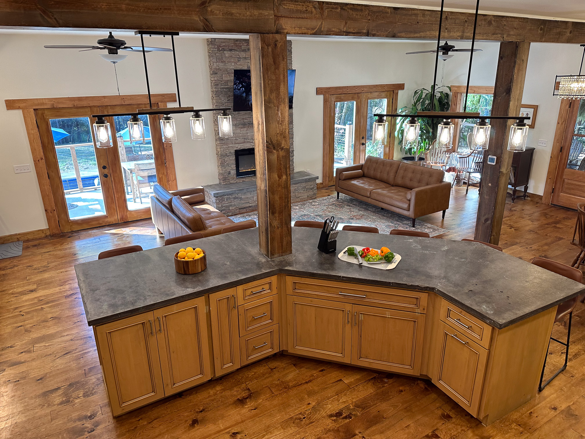 Huge kitchen island for prep work or meals! Seating for 8