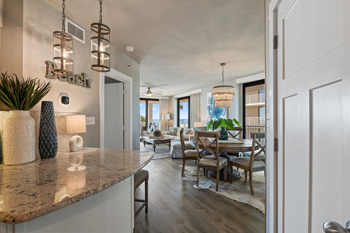 Dining Room with seating for 6 at the table and 2 at the bar.