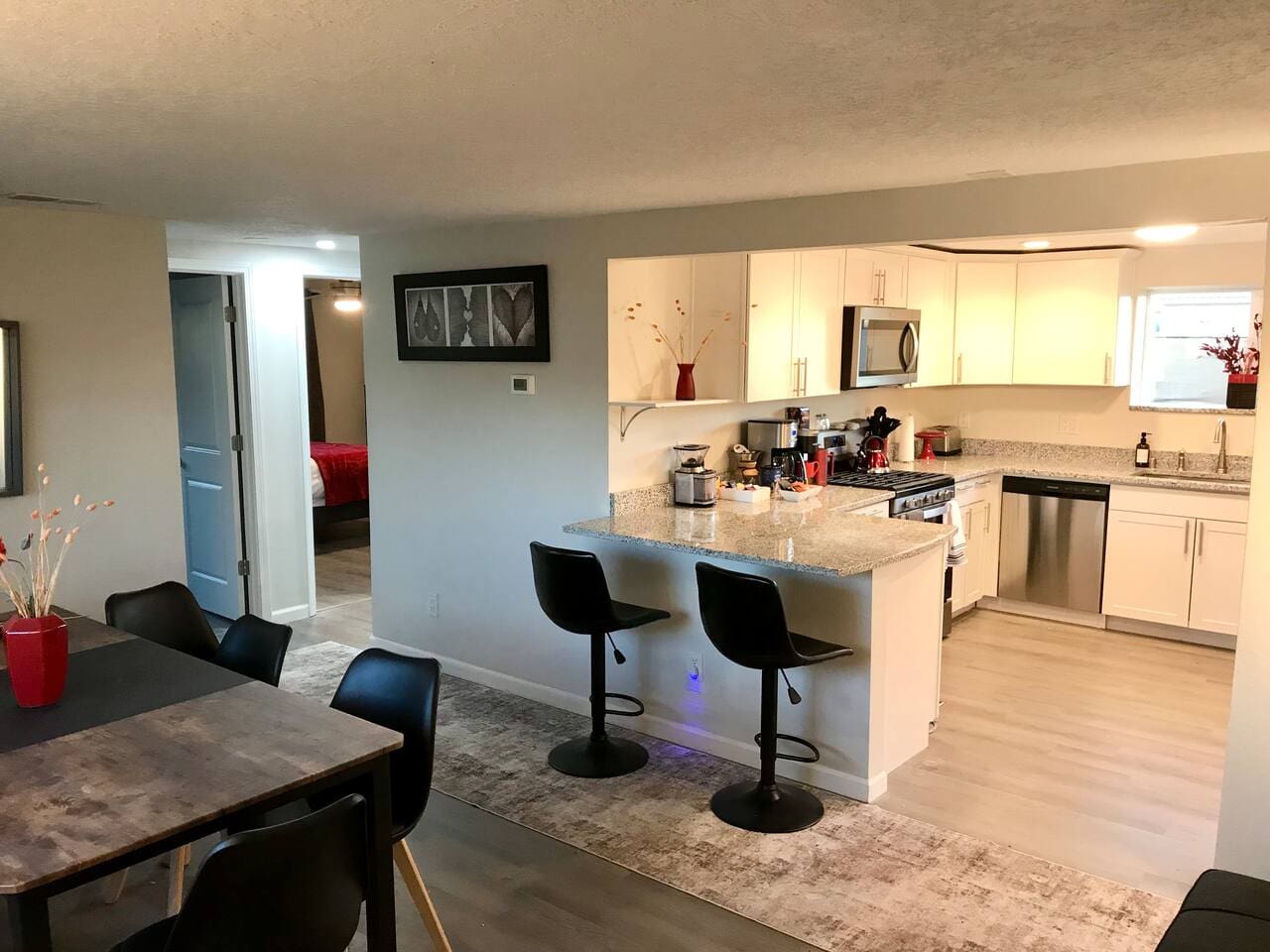 This open kitchen design is great for conversation while you’re cooking. It’s even better for conversation -if somebody else is cooking. Room for 10-12