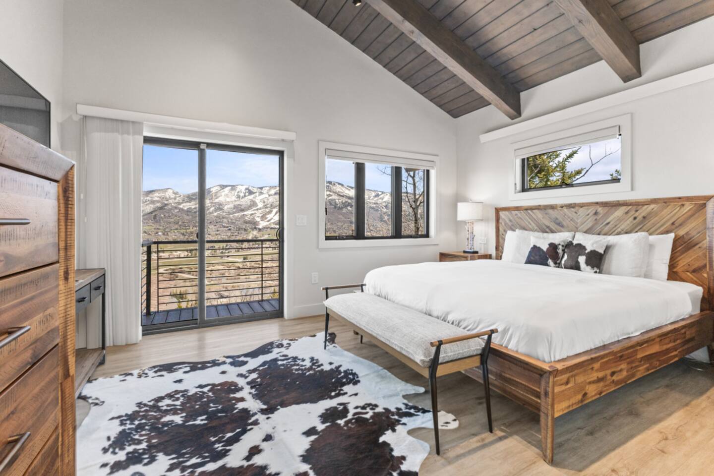 Upper Level Ensuite King Bedroom 1