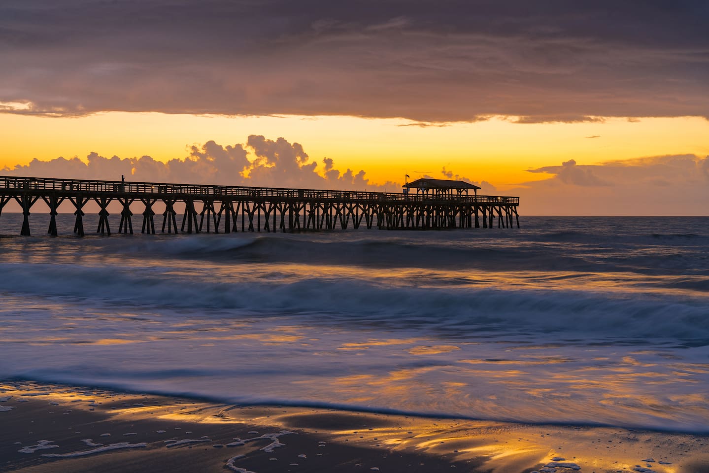 Beachfront Paradise: Stunning sunset views from the pier—perfect for evening strolls!