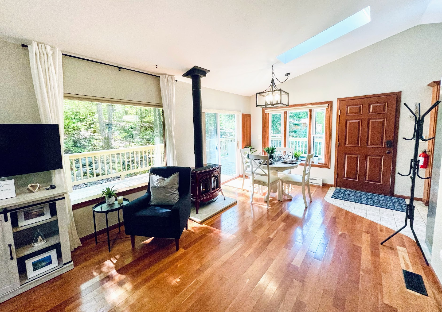 Living room dining room