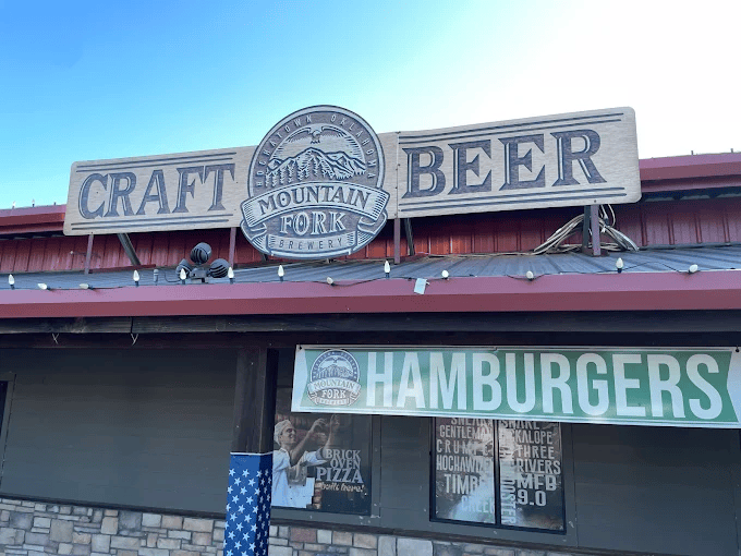 Mountain Fork Brewery – Pizza & craft beer (10 min drive)