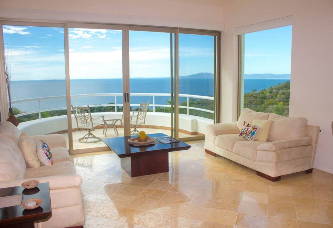 Master Suite I - Living Room