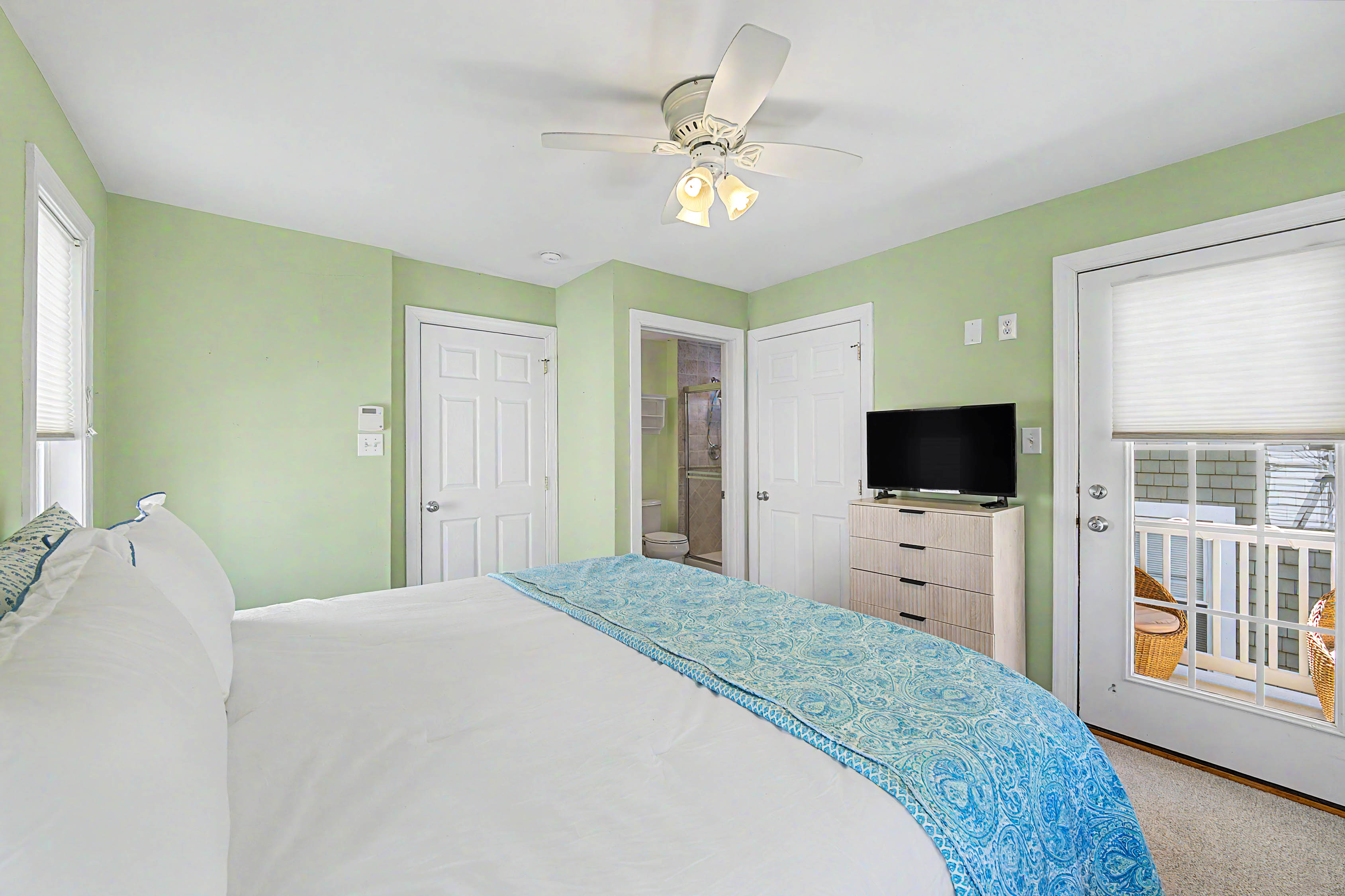 primary_bedroom_tv_ensuite_view