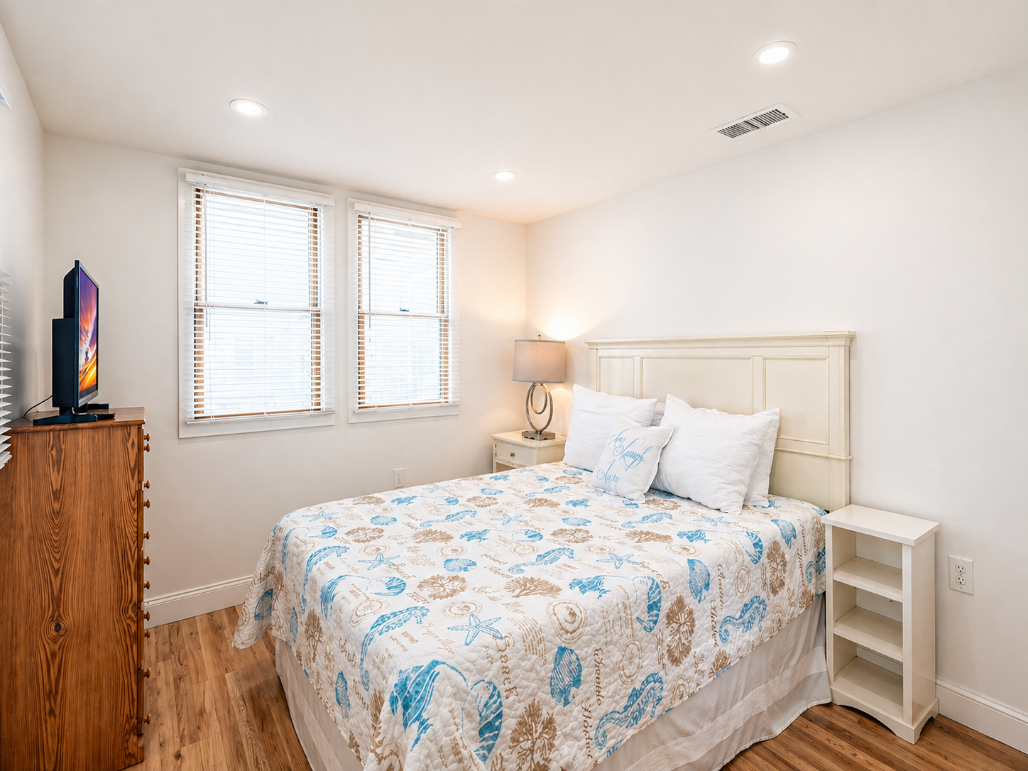 Queen bedroom