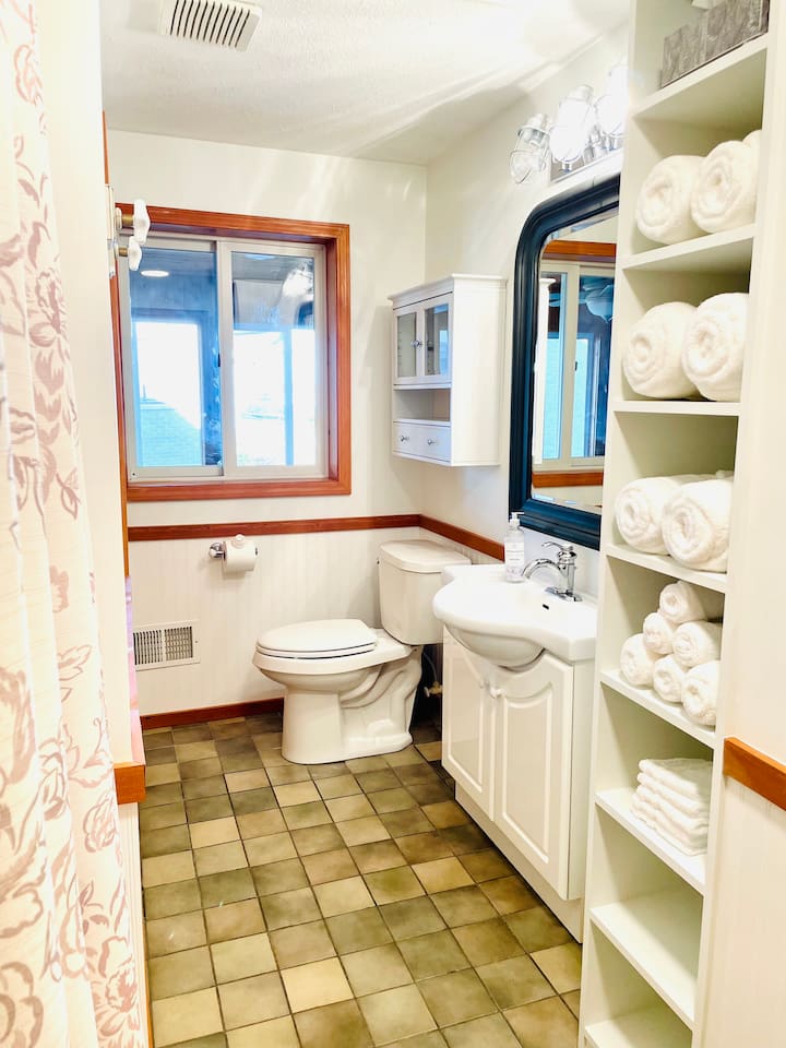 Full bathroom with bathtub and essentials for a comfortable stay.