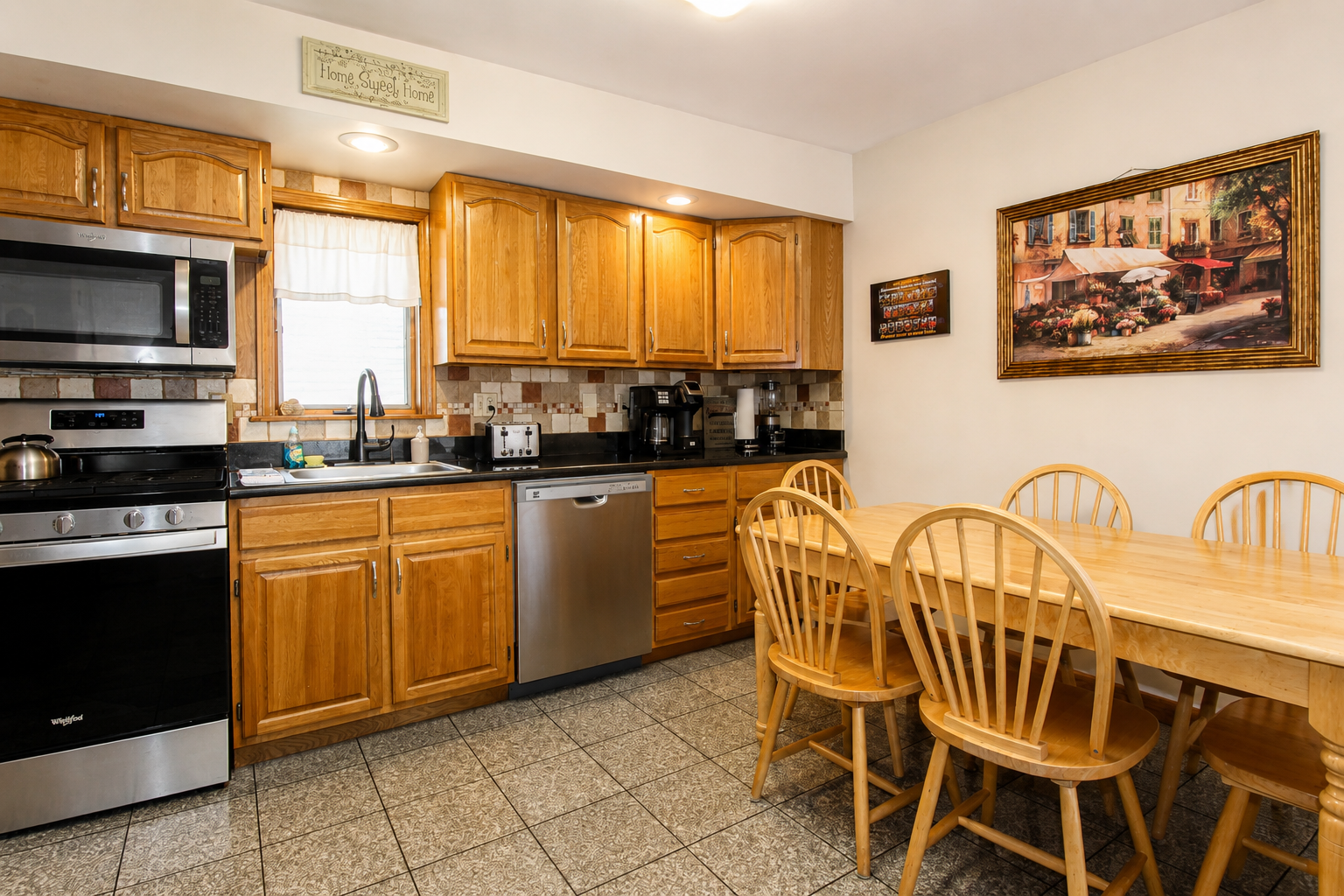 Large eat-in Kitchen