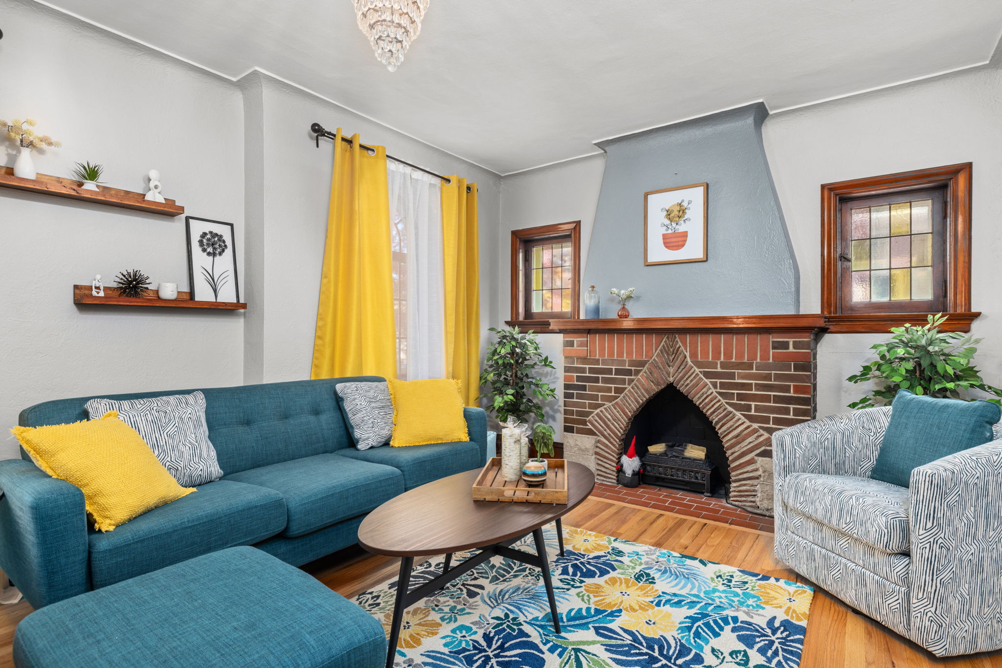 Main level living area with ample seating for 6+ and artificial fireplace.