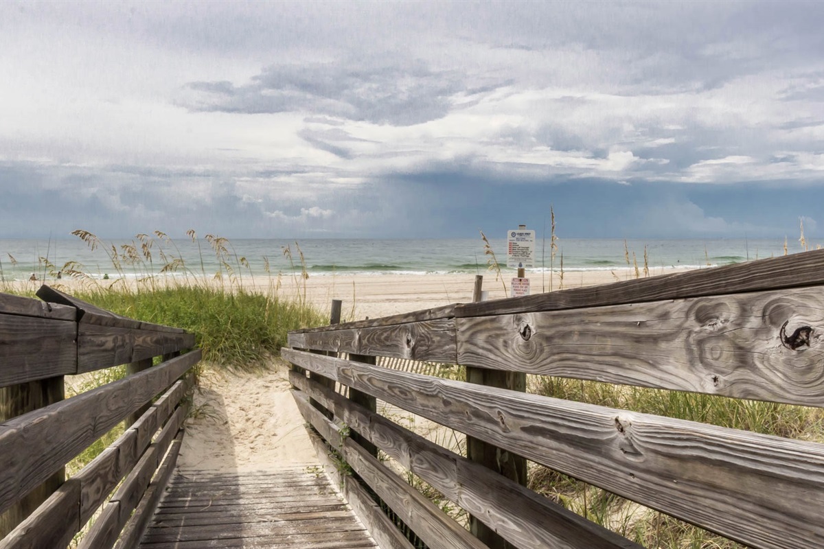 Effortless beach days await. Bella Luna's deeded access ensures seamless enjoyment of the stunning Gulf of Mexico.