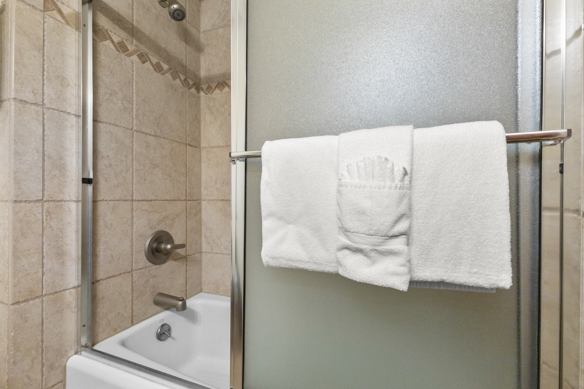 Shared Bathroom 2 | Tub/Shower Combo