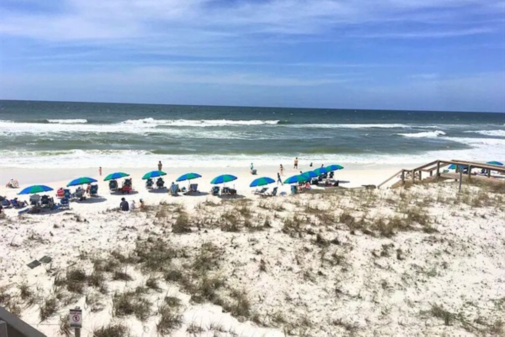 🌞  Private Beach Paradise where Endless Sunshine Awaits!  ⛱️