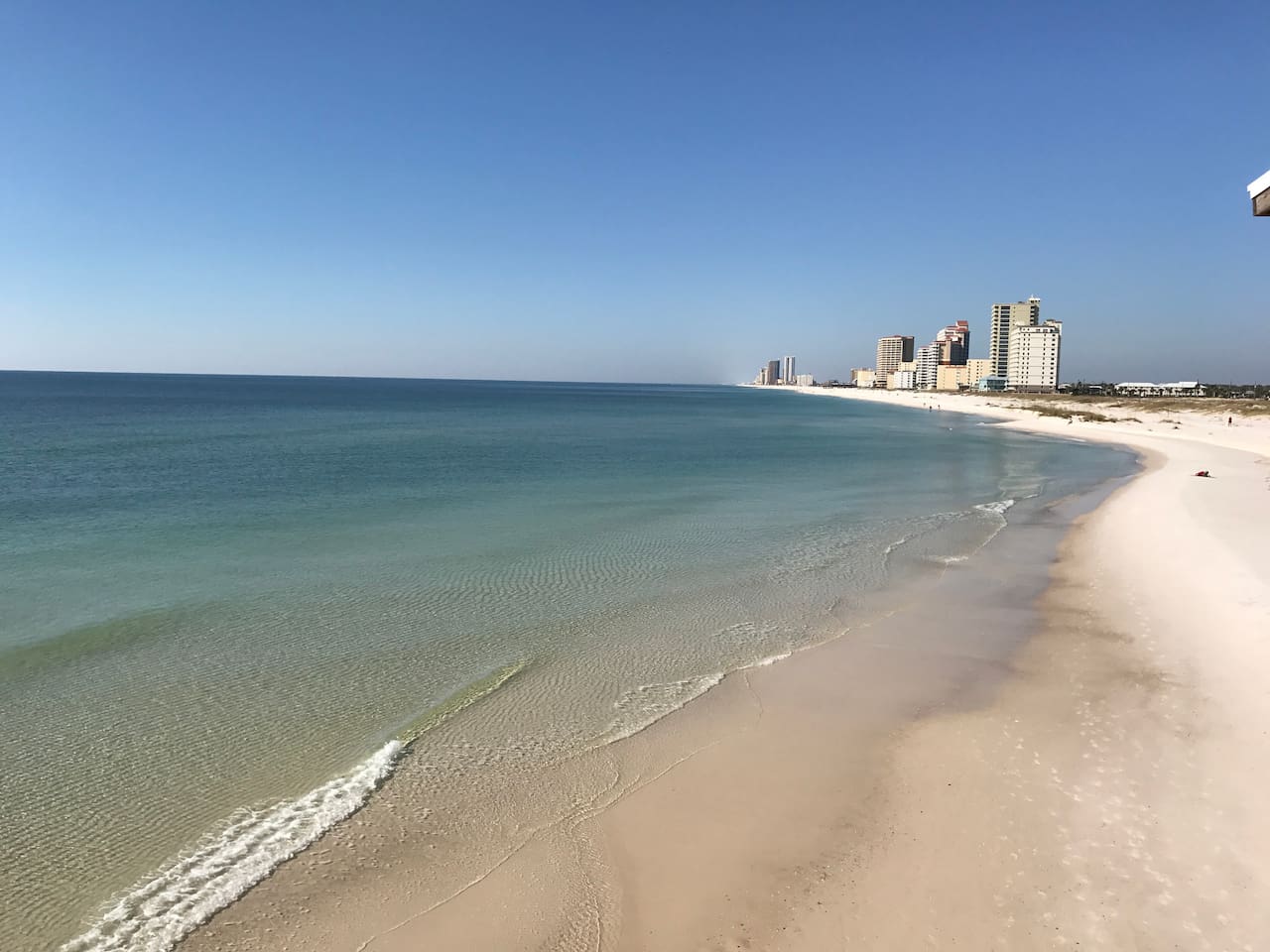 Aqua clear water with fish teaming is the norm. 