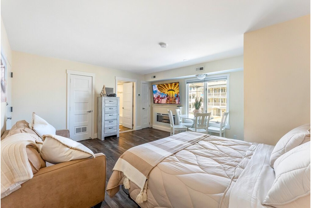 Queen bed with sleeper sofa