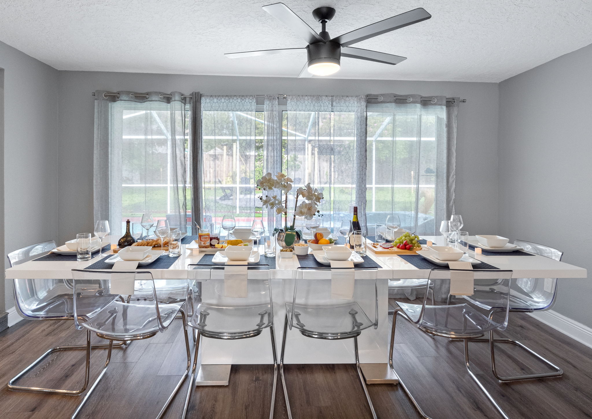 Enjoy scenic views of the pool area while dining, thanks to the room’s large windows and open-plan feel.