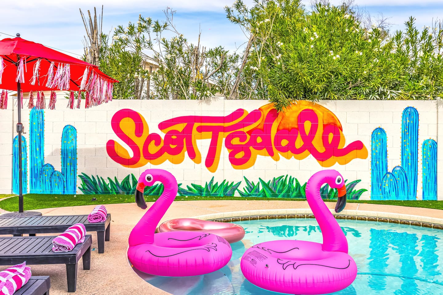 Iconic Scottsdale vibes! Snap Insta-worthy pics in front of our bold mural while you float and soak up the Arizona sunshine.

