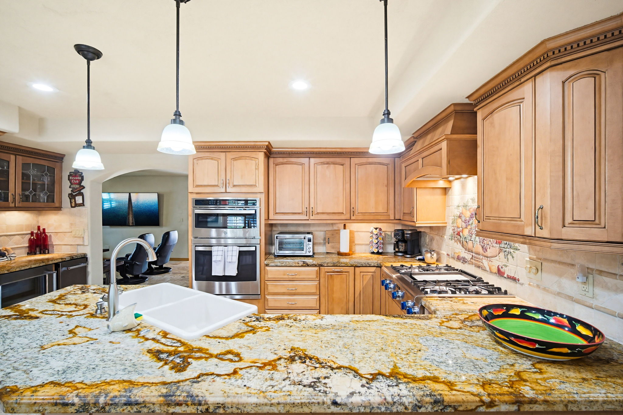 The interior has been completely remodeled with custom wood work and italian design that goes perfect with it's Little Venis, Marathon location.