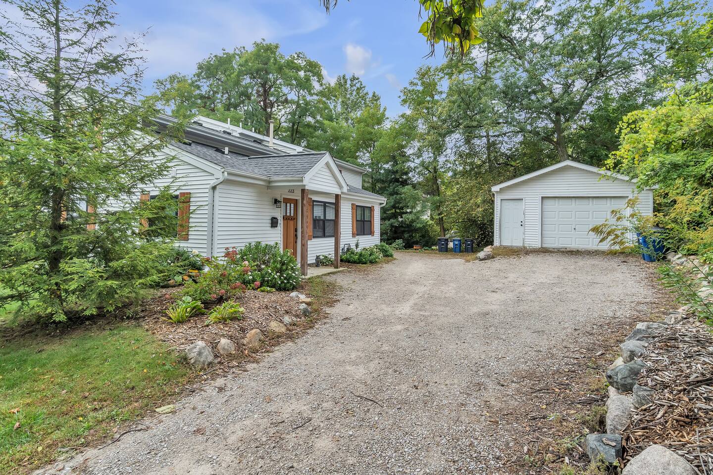 The property beautiful blends with the picturesque surroundings, making you feel like you are staying on a secluded mountain oasis.