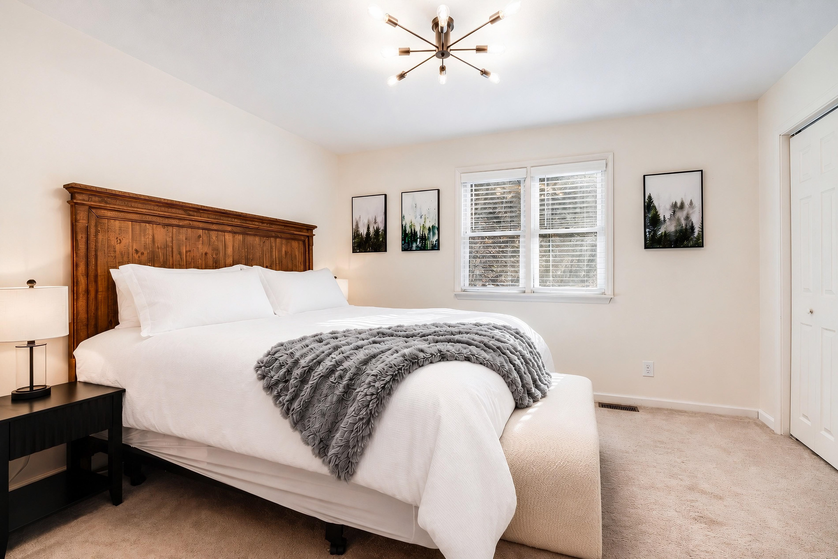 Master bedroom with en-suite bathroom