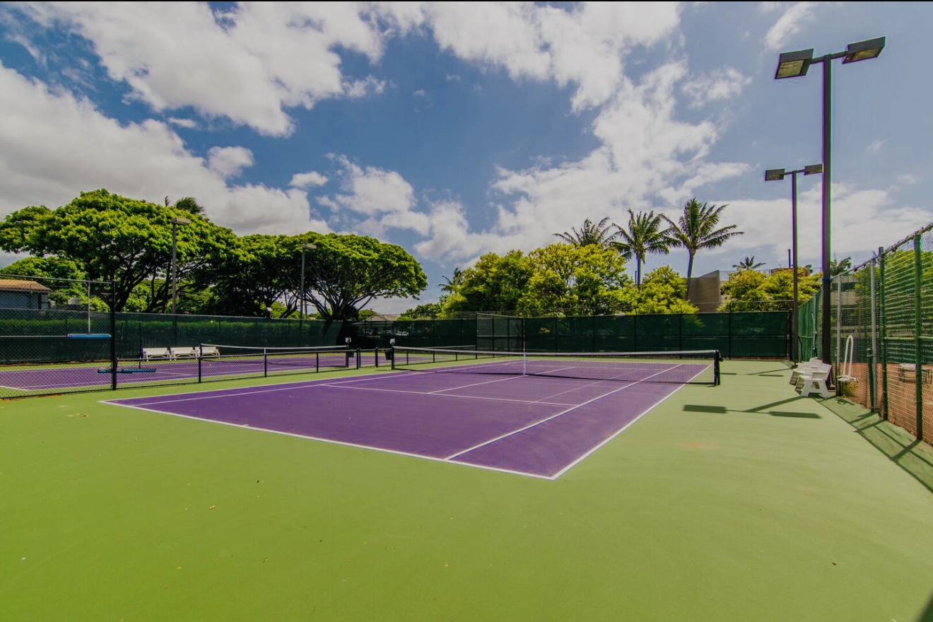 Whether you’re team tennis or team pickleball, we have your courtside covered