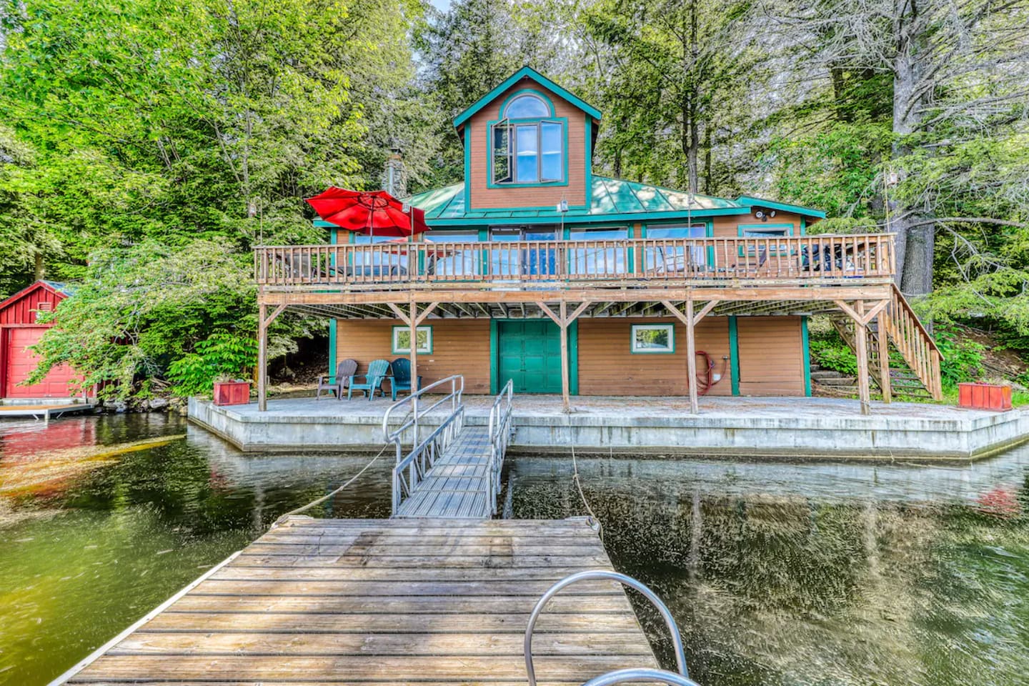 This beautiful cabin is located directly on the lake, enjoy wonderful views and great swimming everyday here! 
