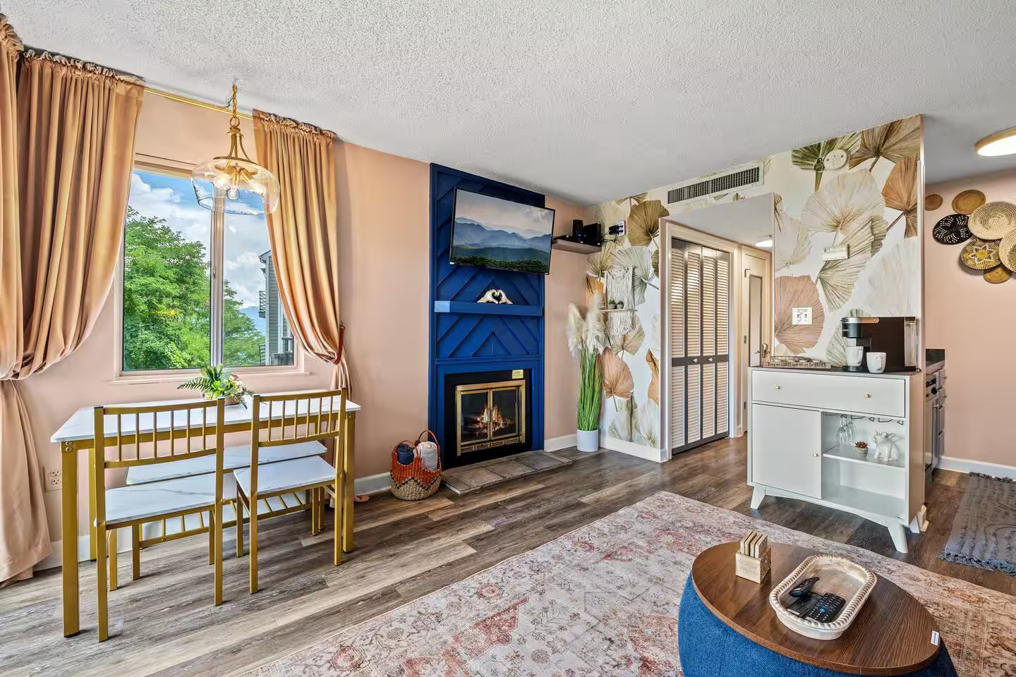 Dining Table seats 4