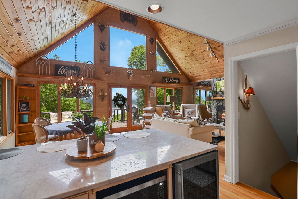 Spacious Living Room with Amazing Mountain Views- Blue Ridge