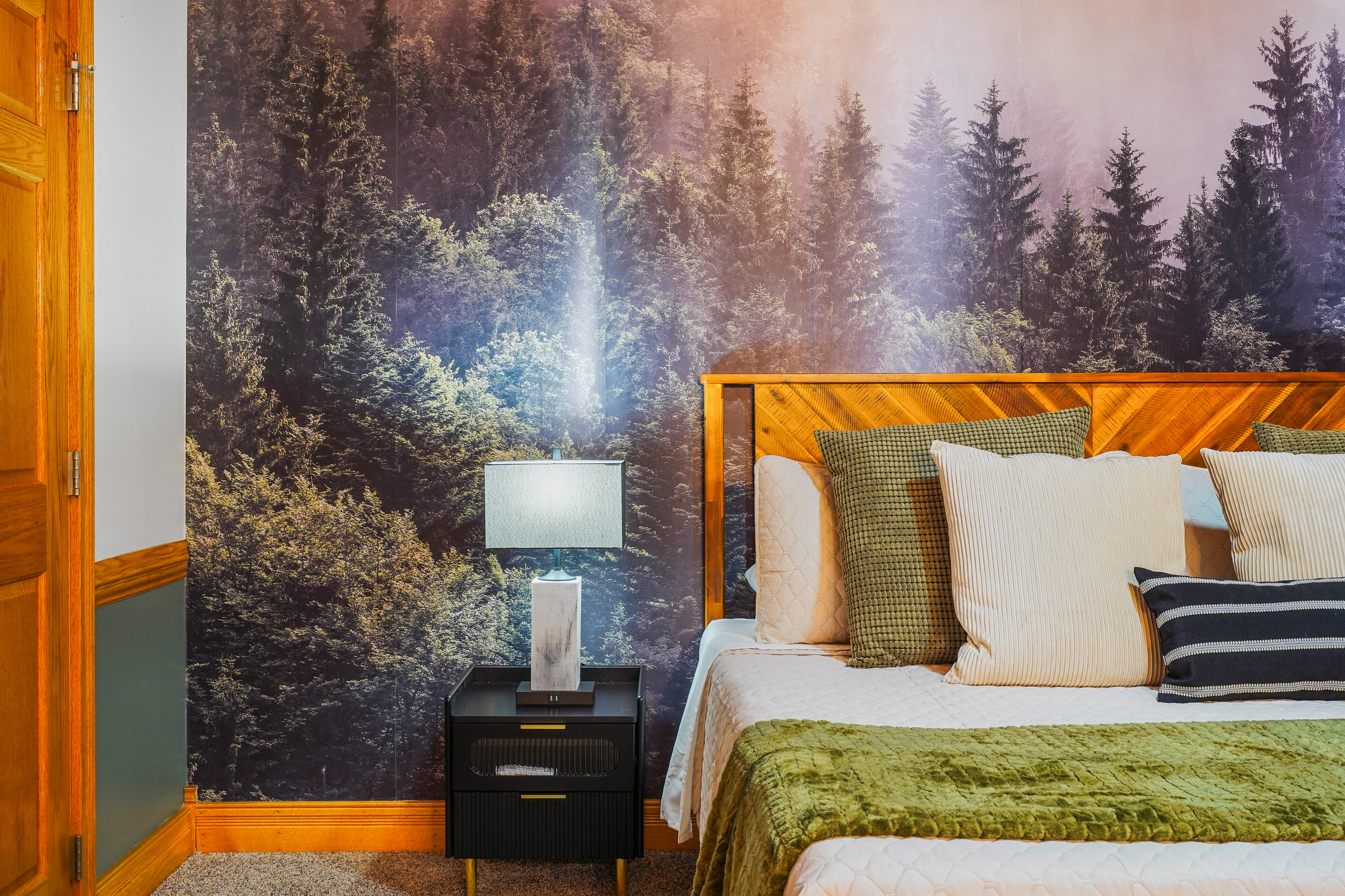 Elevate your nights in our King Bed, surrounded by panoramic elegance and grandeur through Palladian windows. 🌙✨ #MasterRetreat