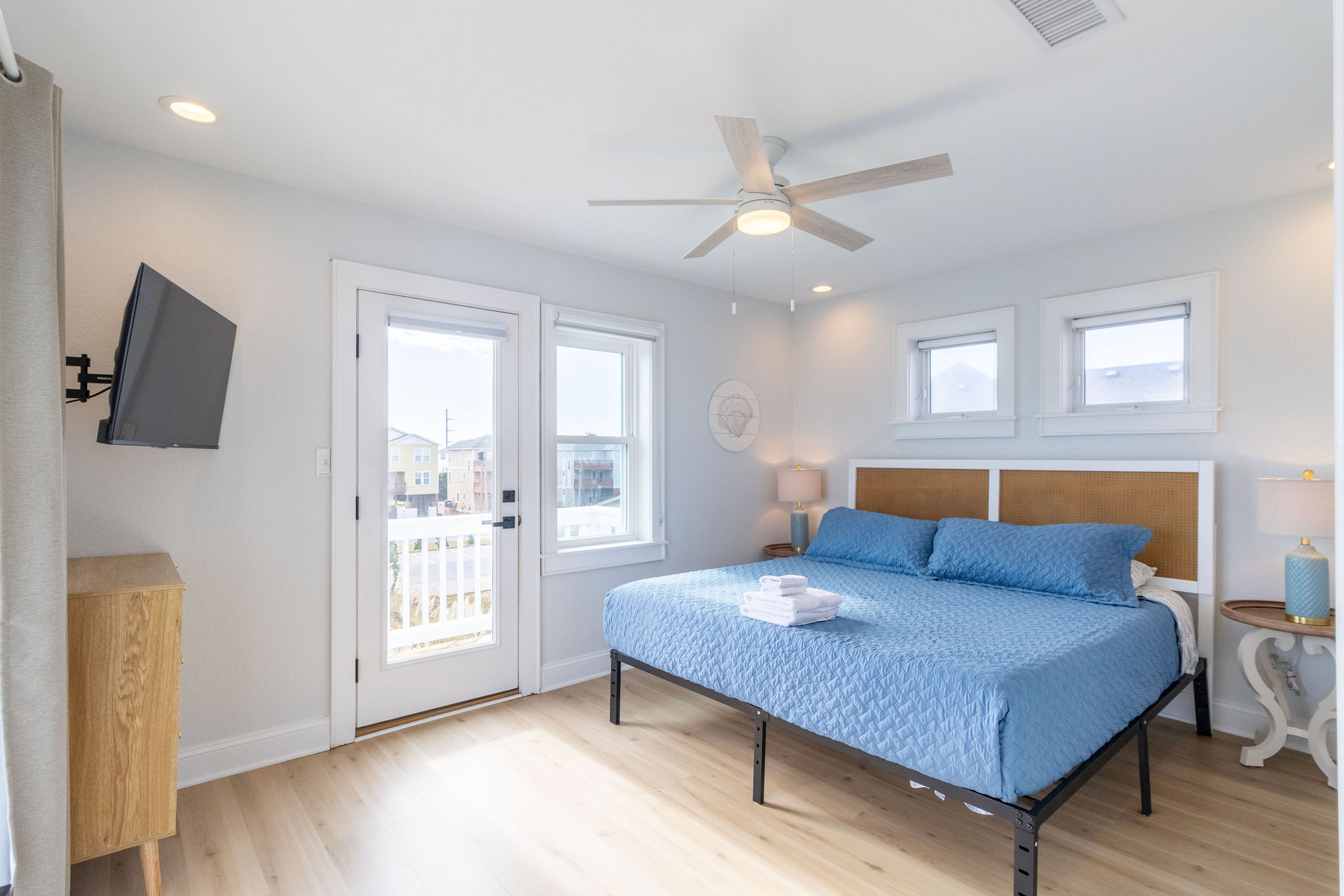 Enjoy ocean views, from the top floor king master!