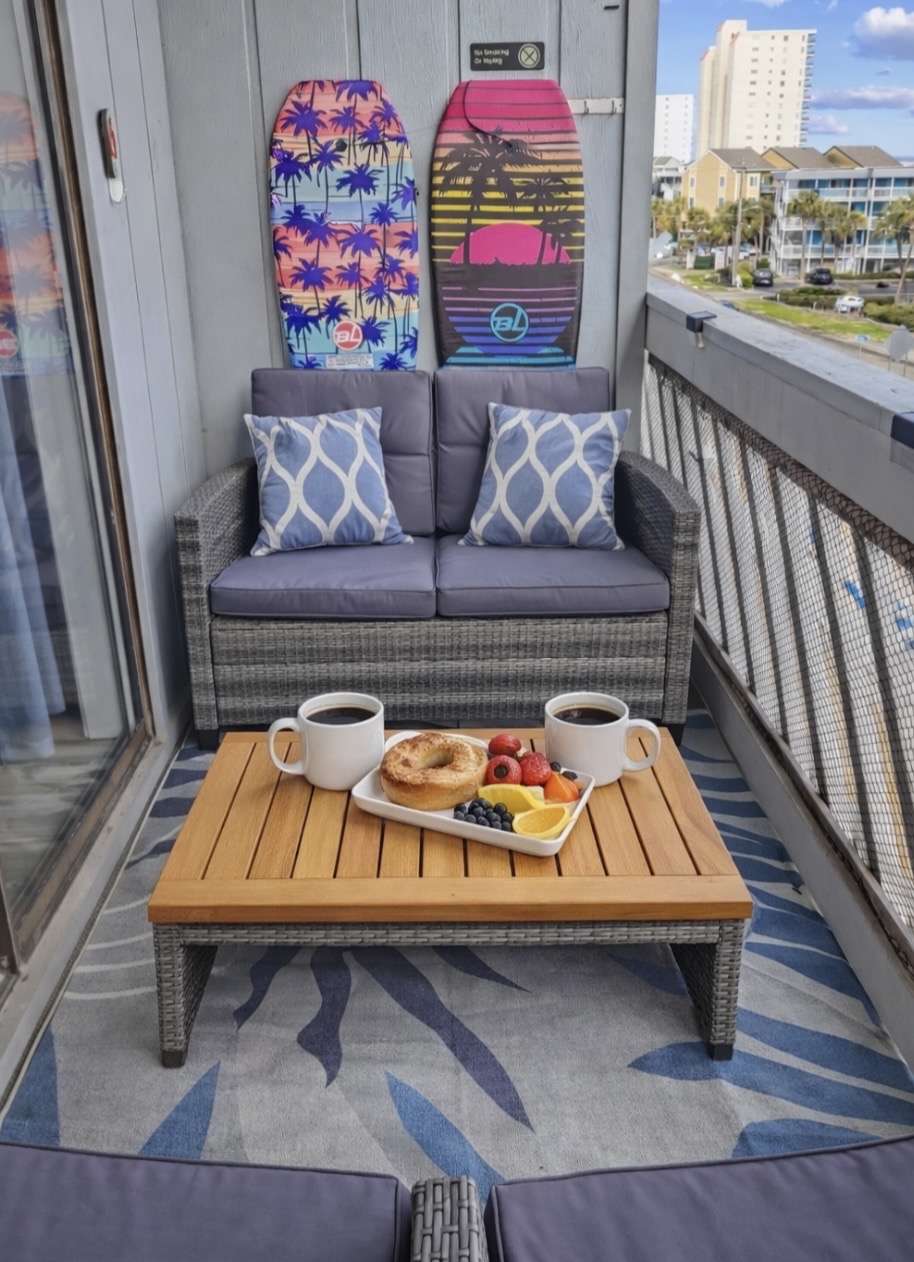 Wake up and walk outside to feel the breeze, have a light snack before you walk across the street to the beachand to plan your coastal experience for the day