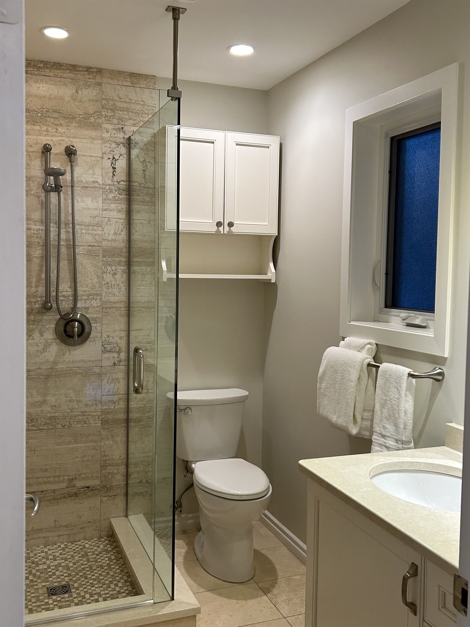 2nd floor bathroom (1 of 3)