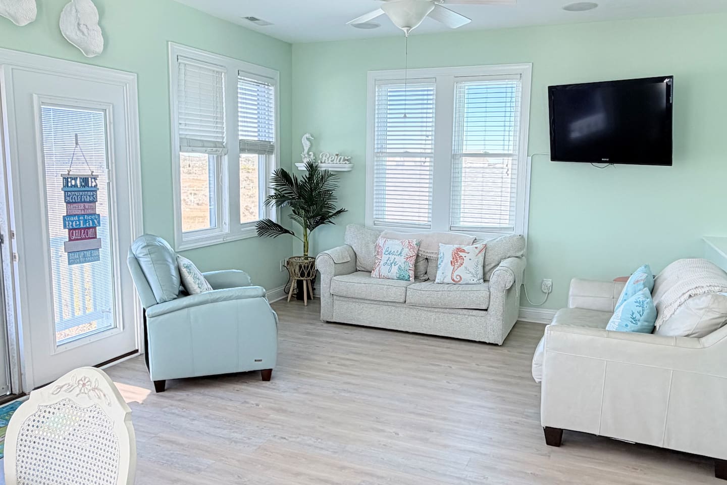 Living room, streaming TV (Roku)