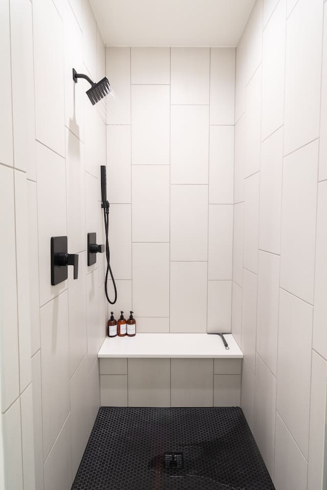 Suite 1 Bathroom (Shower + Tub)