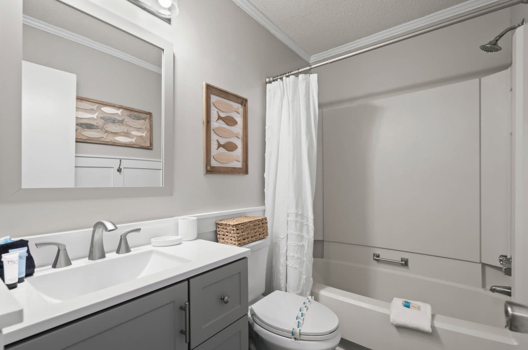 Hall Full Bath with Tub Shower