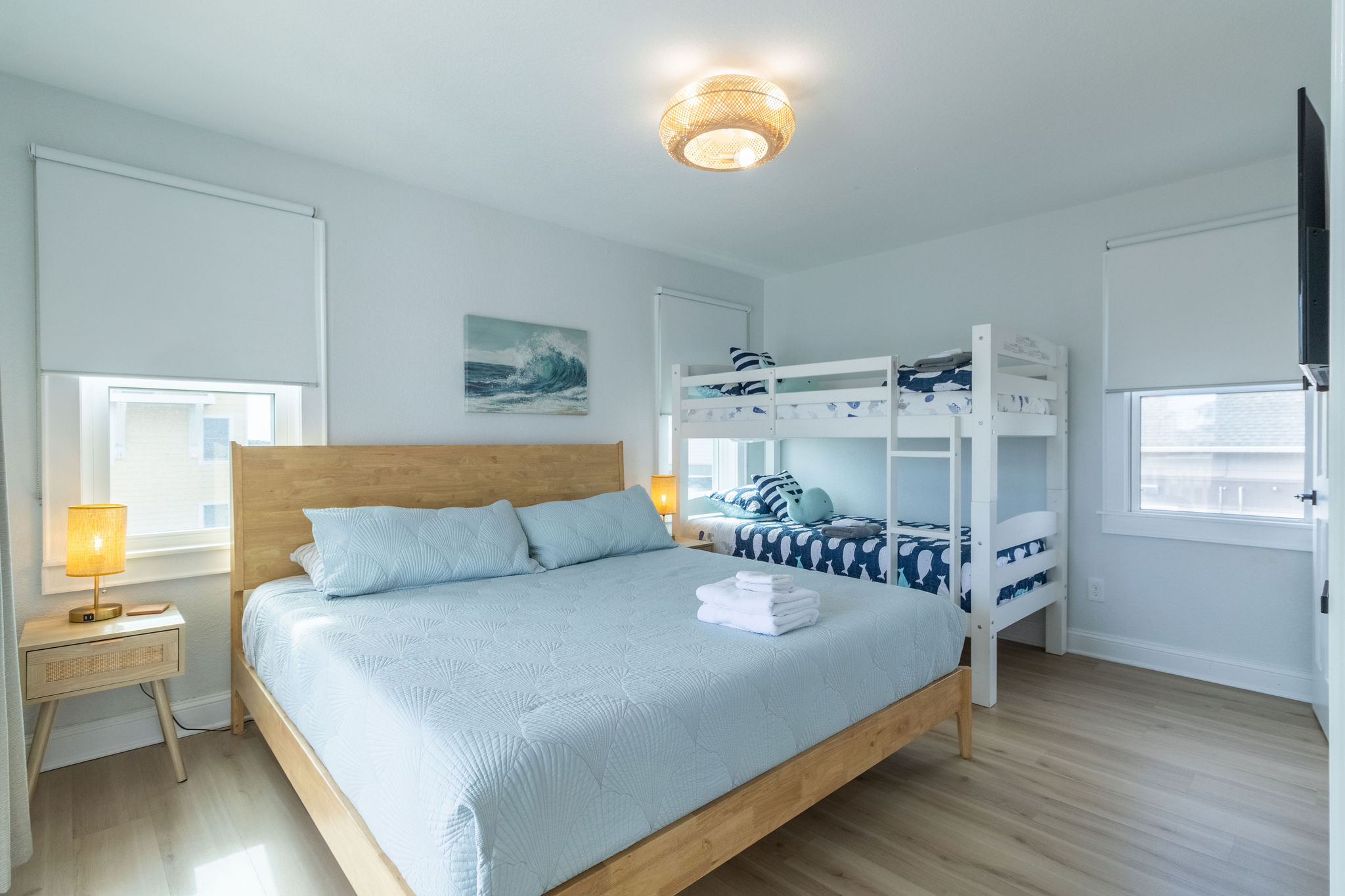 King and bunk room with 40" ROKU tv