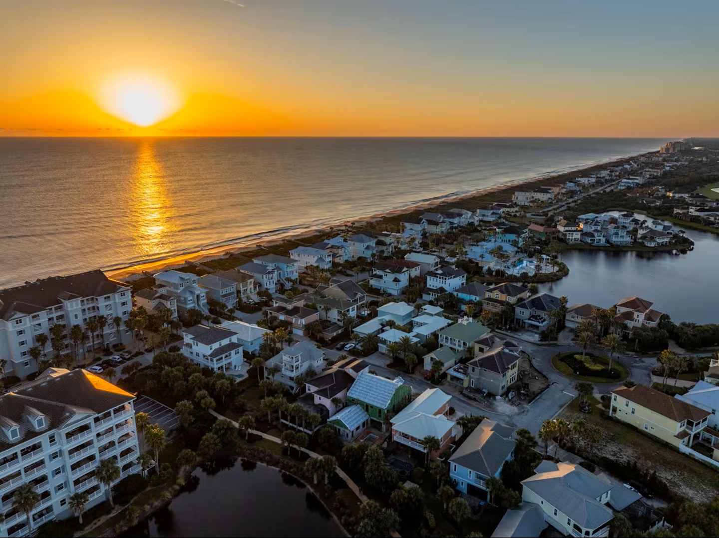 End every day with a Cinnamon Beach sunset 🌅
Golden skies, ocean reflections, and peaceful coastal views create unforgettable evenings just steps from your stay.
