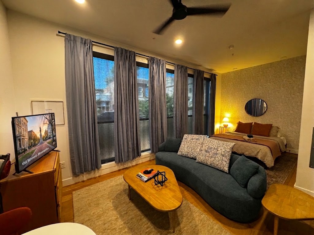 Studio Oasis: Bright, inviting, and now featuring blackout curtains for a more comfortable, restful stay! ✨🖤